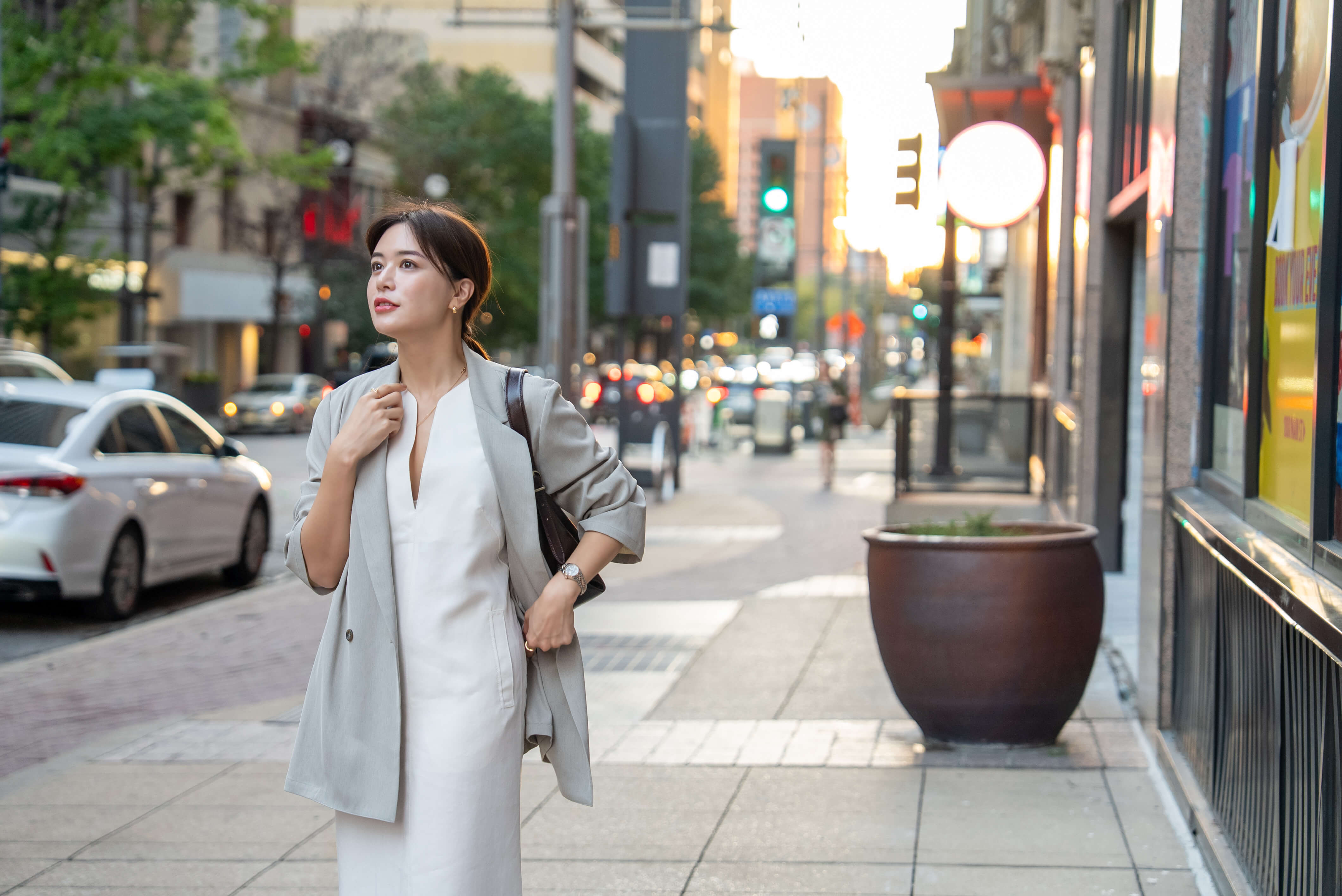 夕暮れ時のダウンタウン